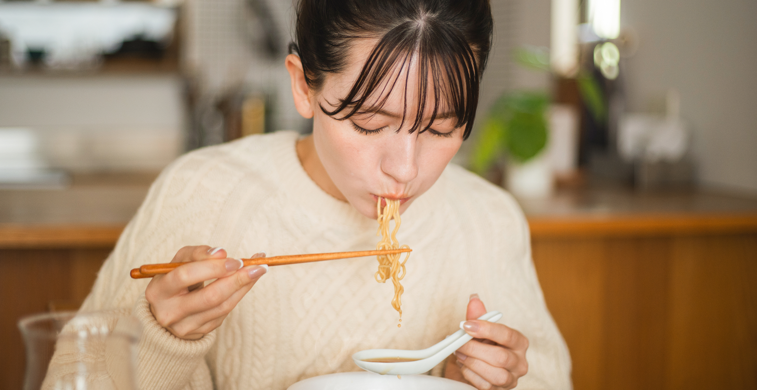 あっさりなのにコク深い鶏ガラ醤油スープ、